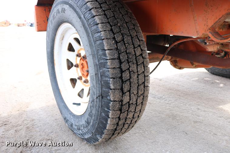 image for item DD8668 2004 Broce RJ350 broom