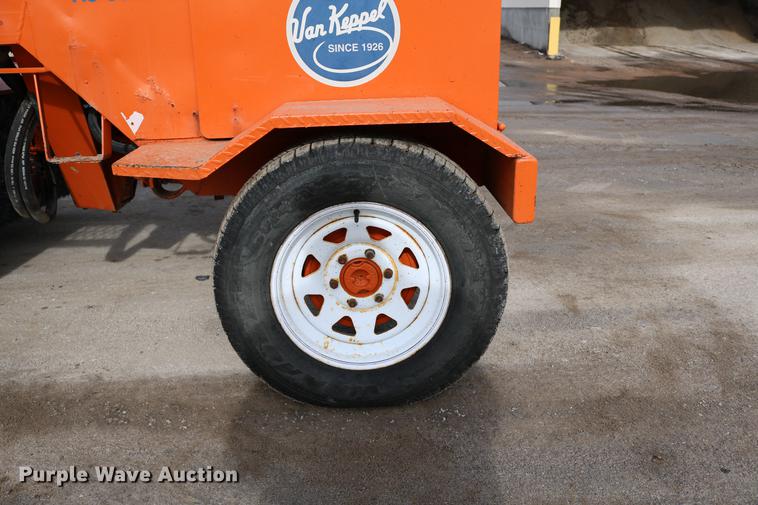 image for item DD8668 2004 Broce RJ350 broom