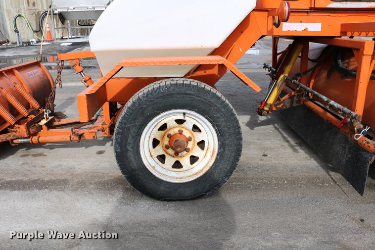 image for item DD8668 2004 Broce RJ350 broom