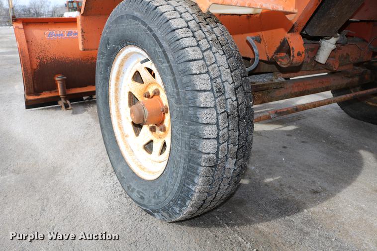 image for item DD8668 2004 Broce RJ350 broom