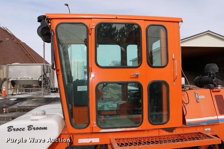 image for item DD8668 2004 Broce RJ350 broom