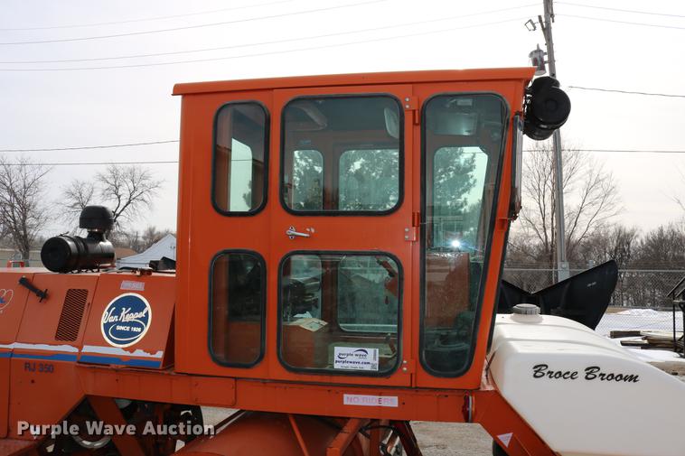 image for item DD8668 2004 Broce RJ350 broom