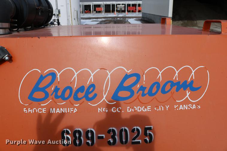 image for item DD8668 2004 Broce RJ350 broom