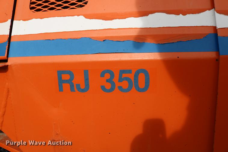 image for item DD8668 2004 Broce RJ350 broom