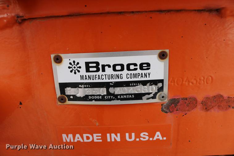 image for item DD8668 2004 Broce RJ350 broom