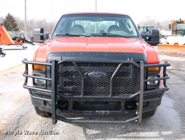 image for item DD8669 2008 Ford F250 Super Duty utility bed pickup truck