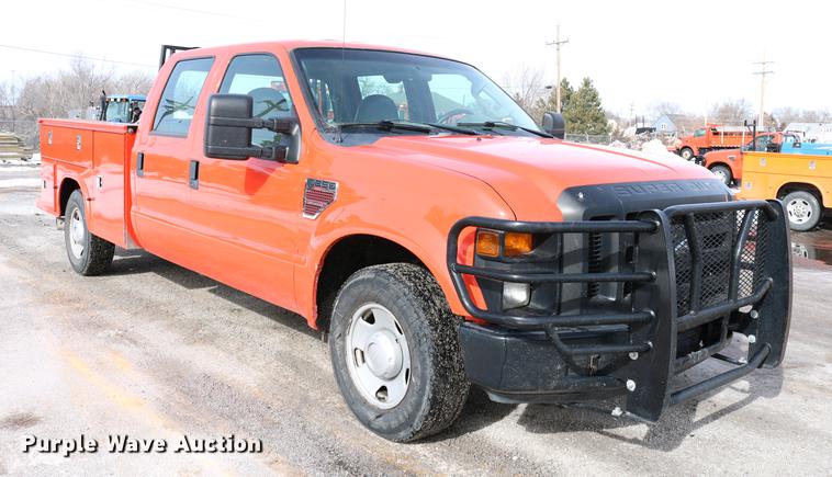 image for item DD8669 2008 Ford F250 Super Duty utility bed pickup truck