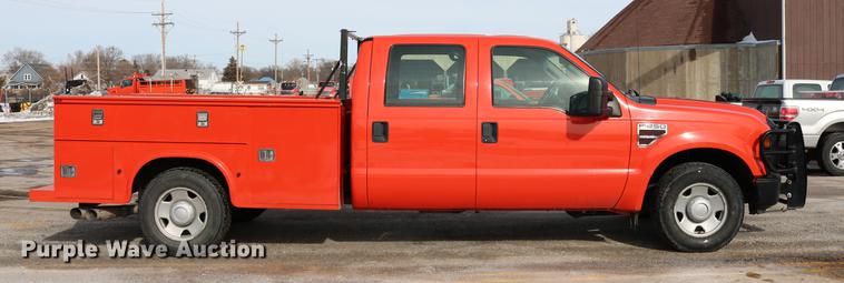 image for item DD8669 2008 Ford F250 Super Duty utility bed pickup truck