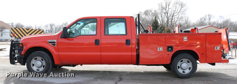 image for item DD8669 2008 Ford F250 Super Duty utility bed pickup truck