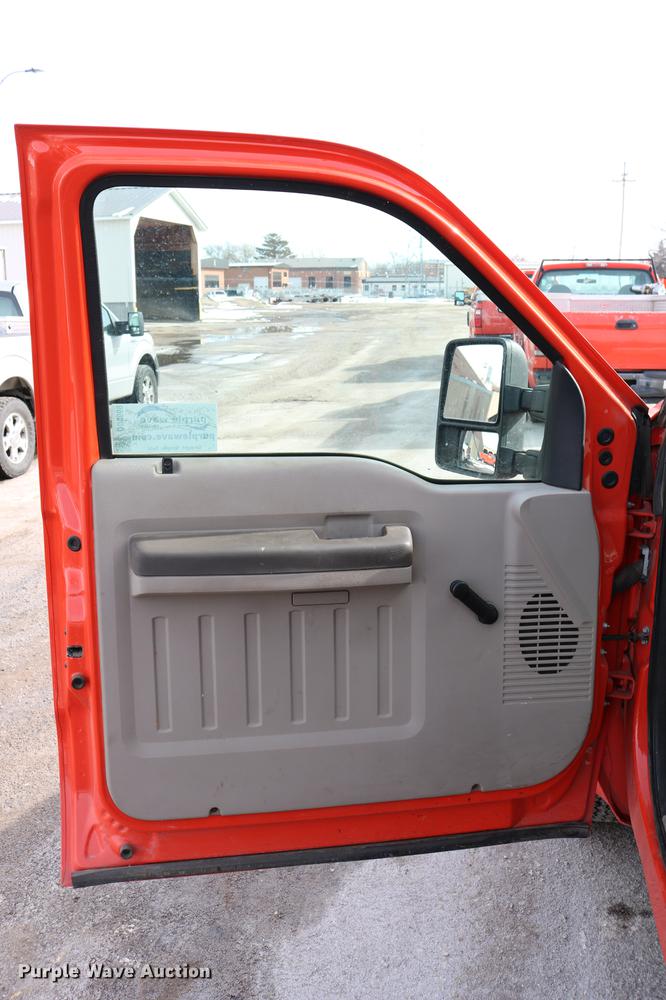 image for item DD8669 2008 Ford F250 Super Duty utility bed pickup truck