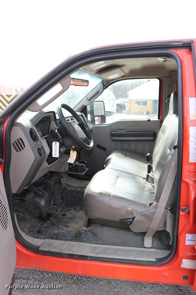 image for item DD8669 2008 Ford F250 Super Duty utility bed pickup truck