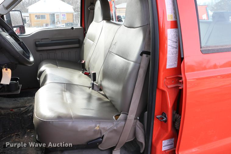 image for item DD8669 2008 Ford F250 Super Duty utility bed pickup truck