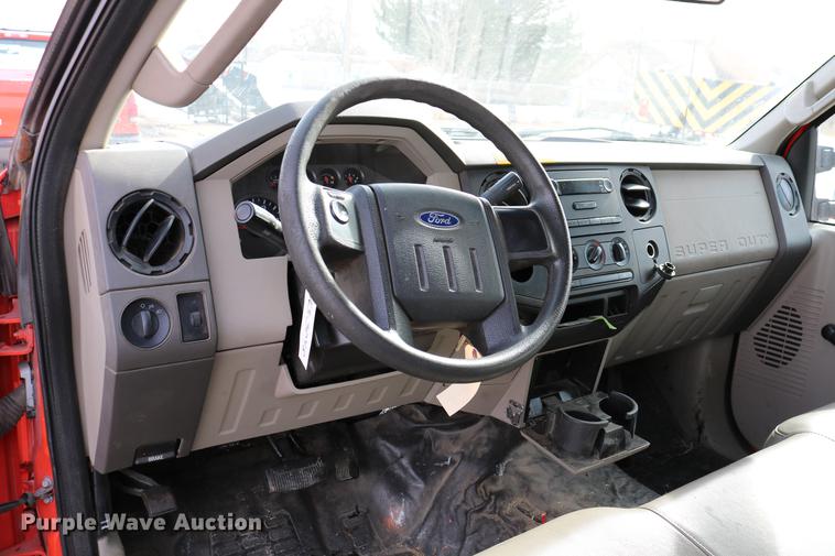 image for item DD8669 2008 Ford F250 Super Duty utility bed pickup truck
