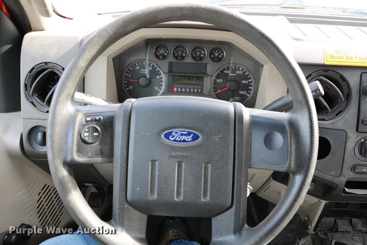 image for item DD8669 2008 Ford F250 Super Duty utility bed pickup truck