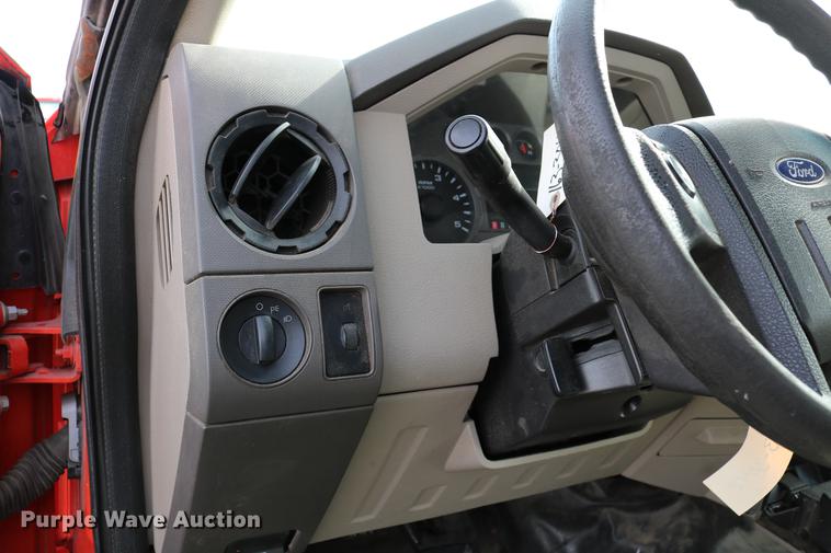 image for item DD8669 2008 Ford F250 Super Duty utility bed pickup truck