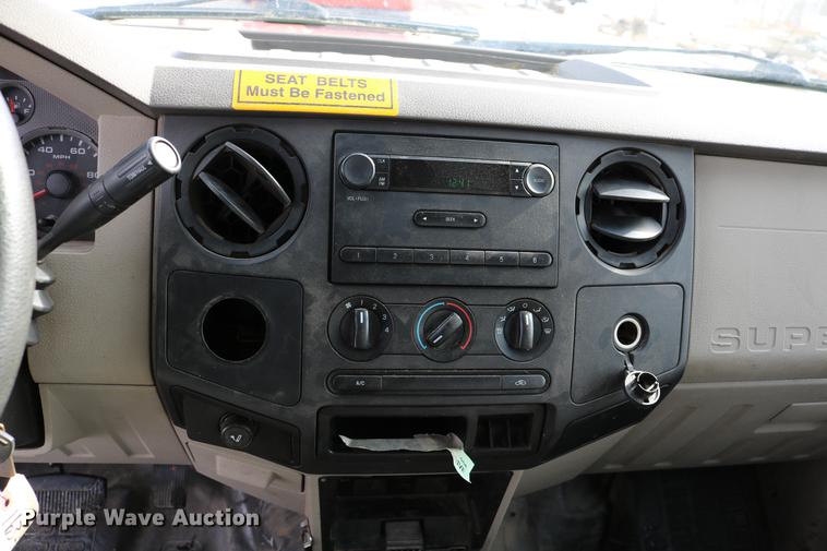 image for item DD8669 2008 Ford F250 Super Duty utility bed pickup truck