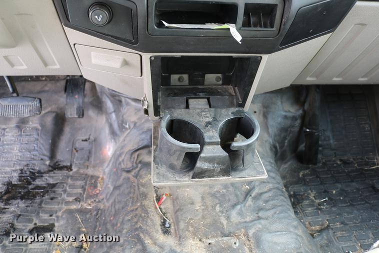 image for item DD8669 2008 Ford F250 Super Duty utility bed pickup truck