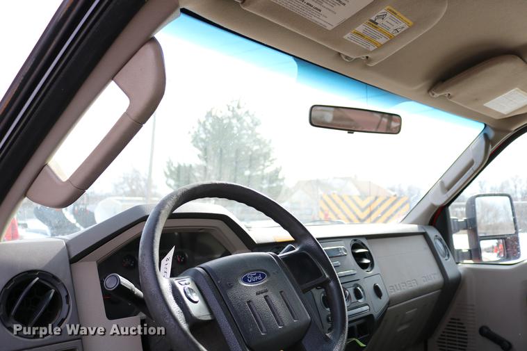 image for item DD8669 2008 Ford F250 Super Duty utility bed pickup truck
