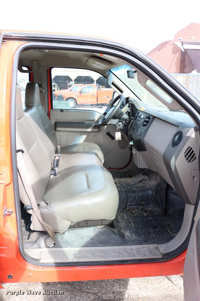 image for item DD8669 2008 Ford F250 Super Duty utility bed pickup truck