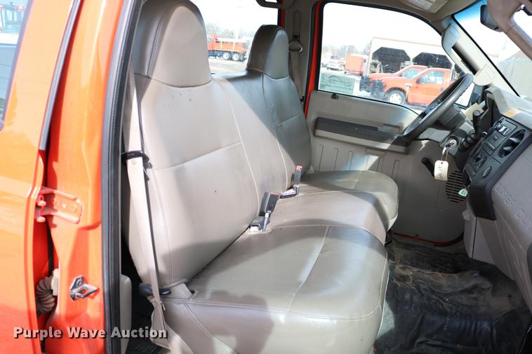 image for item DD8669 2008 Ford F250 Super Duty utility bed pickup truck