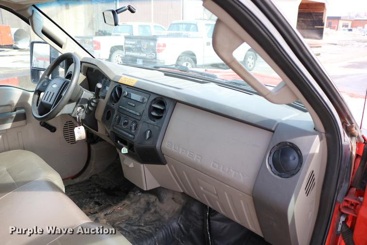 image for item DD8669 2008 Ford F250 Super Duty utility bed pickup truck