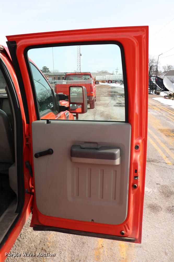 image for item DD8669 2008 Ford F250 Super Duty utility bed pickup truck