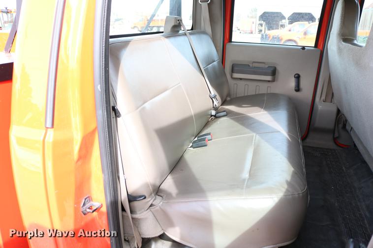 image for item DD8669 2008 Ford F250 Super Duty utility bed pickup truck