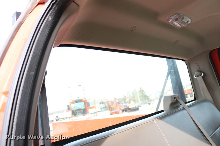 image for item DD8669 2008 Ford F250 Super Duty utility bed pickup truck