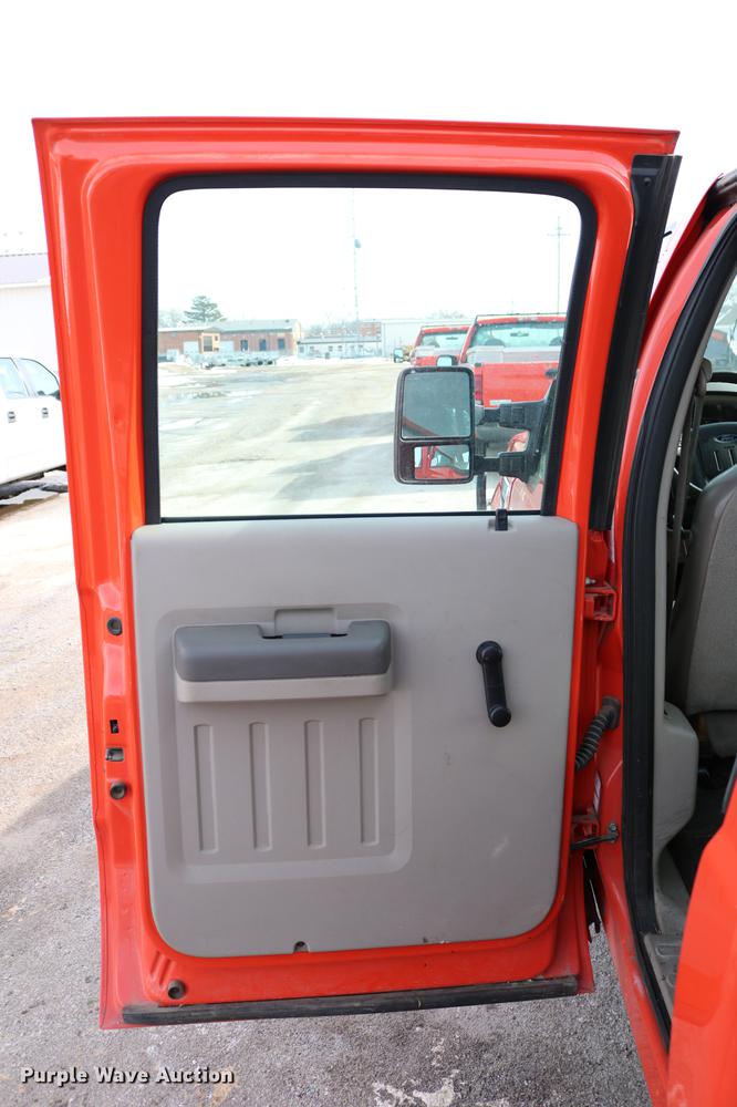 image for item DD8669 2008 Ford F250 Super Duty utility bed pickup truck