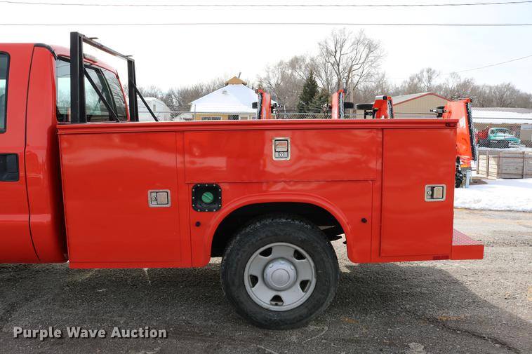 image for item DD8669 2008 Ford F250 Super Duty utility bed pickup truck