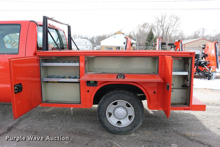 image for item DD8669 2008 Ford F250 Super Duty utility bed pickup truck