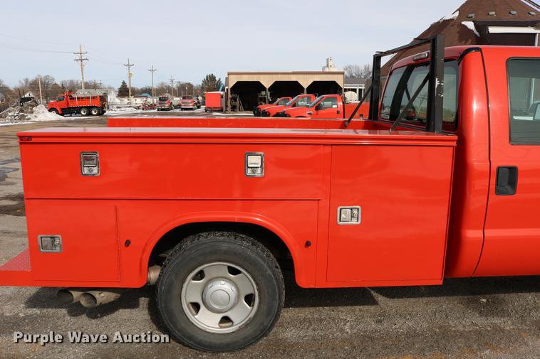 image for item DD8669 2008 Ford F250 Super Duty utility bed pickup truck