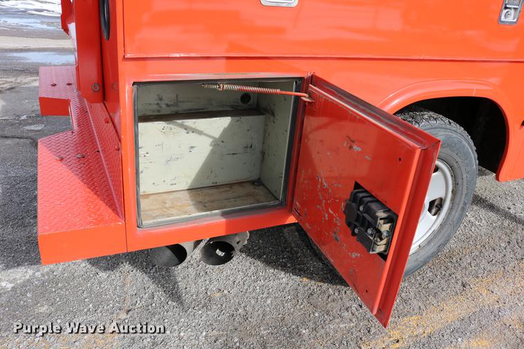 image for item DD8669 2008 Ford F250 Super Duty utility bed pickup truck