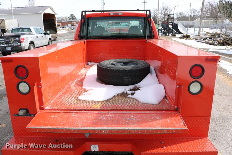 image for item DD8669 2008 Ford F250 Super Duty utility bed pickup truck