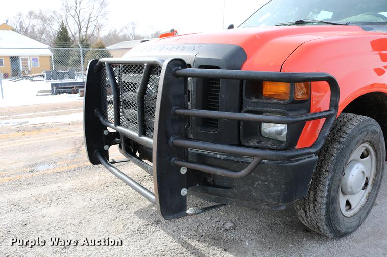 image for item DD8669 2008 Ford F250 Super Duty utility bed pickup truck