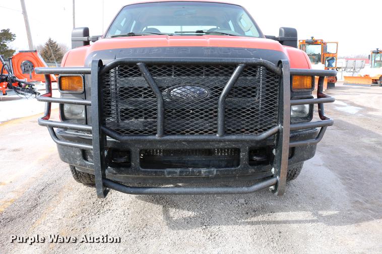 image for item DD8669 2008 Ford F250 Super Duty utility bed pickup truck