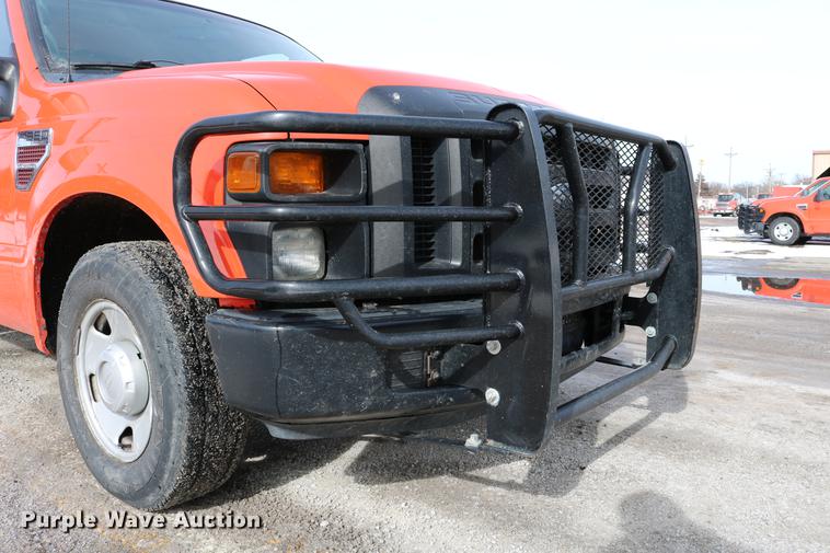 image for item DD8669 2008 Ford F250 Super Duty utility bed pickup truck