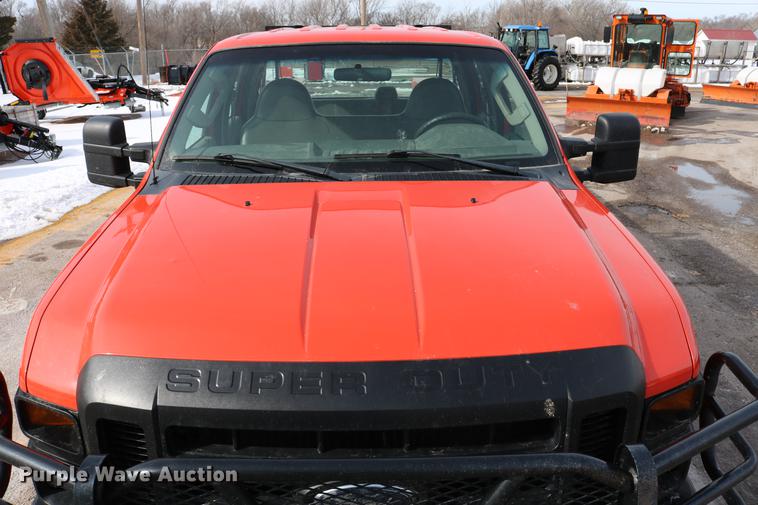 image for item DD8669 2008 Ford F250 Super Duty utility bed pickup truck