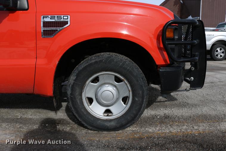 image for item DD8669 2008 Ford F250 Super Duty utility bed pickup truck