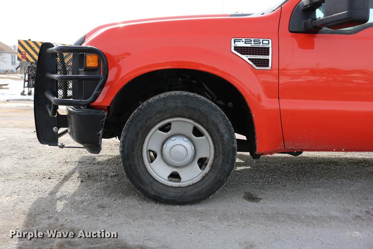 image for item DD8669 2008 Ford F250 Super Duty utility bed pickup truck