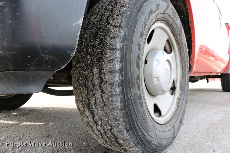 image for item DD8669 2008 Ford F250 Super Duty utility bed pickup truck