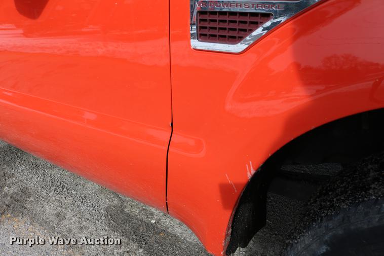 image for item DD8669 2008 Ford F250 Super Duty utility bed pickup truck