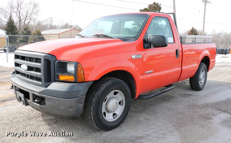 image for item DD8671 2006 Ford F250 Super Duty pickup truck