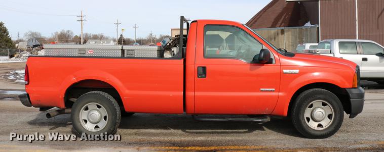 image for item DD8671 2006 Ford F250 Super Duty pickup truck