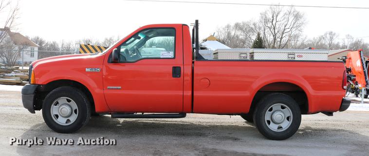image for item DD8671 2006 Ford F250 Super Duty pickup truck
