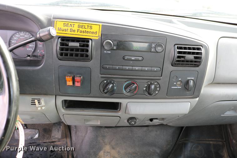 image for item DD8671 2006 Ford F250 Super Duty pickup truck