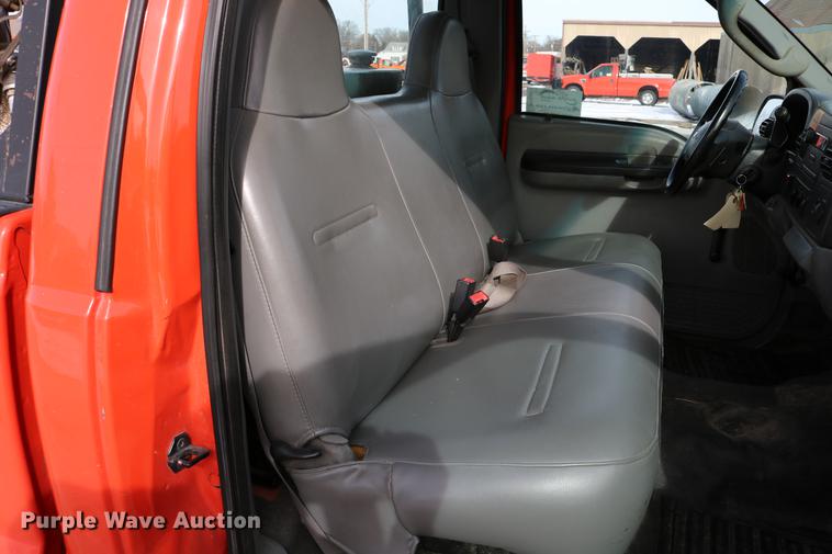 image for item DD8671 2006 Ford F250 Super Duty pickup truck