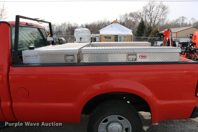 image for item DD8671 2006 Ford F250 Super Duty pickup truck