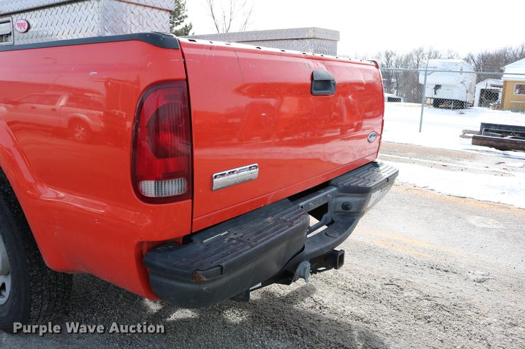 image for item DD8671 2006 Ford F250 Super Duty pickup truck