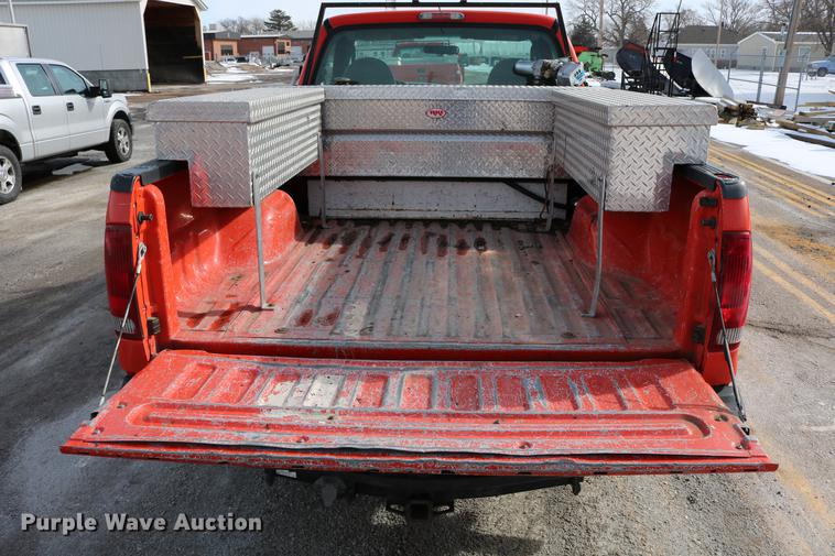 image for item DD8671 2006 Ford F250 Super Duty pickup truck